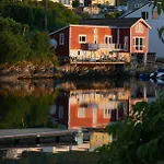 Eget Hus I Sjokanten Ved Fjorden