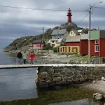 Eget Hus I Sjokanten Ved Fjorden *