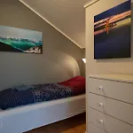 Eget Hus I Sjokanten Ved Fjorden * Langevag