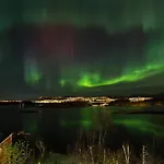 Eget Hus I Sjokanten Ved Fjorden