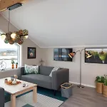 Eget Hus I Sjokanten Ved Fjorden *