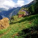 Eget Hus I Sjokanten Ved Fjorden * Langevag