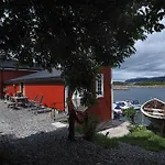 Eget Hus I Sjokanten Ved Fjorden