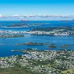 Eget Hus I Sjokanten Ved Fjorden * Langevag