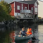 Eget Hus I Sjokanten Ved Fjorden