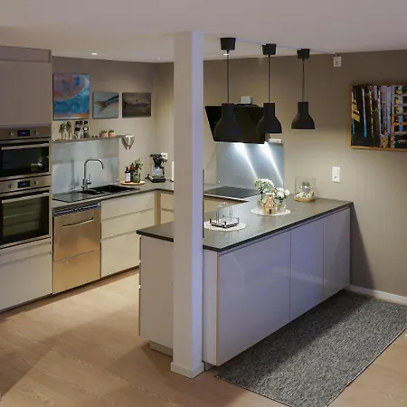 Eget Hus I Sjokanten Ved Fjorden