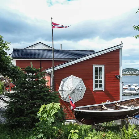 Eget Hus I Sjokanten Ved Fjorden Langevag