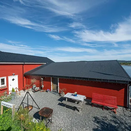 Eget Hus I Sjokanten Ved Fjorden