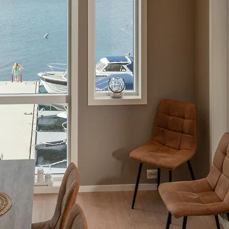 Semesterbostad Eget Hus I Sjokanten Ved Fjorden