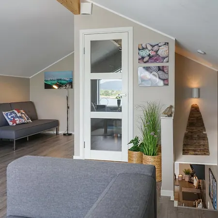 Eget Hus I Sjokanten Ved Fjorden 度假居