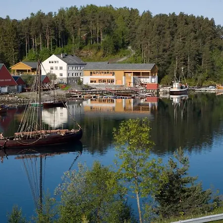 Eget Hus I Sjokanten Ved Fjorden
