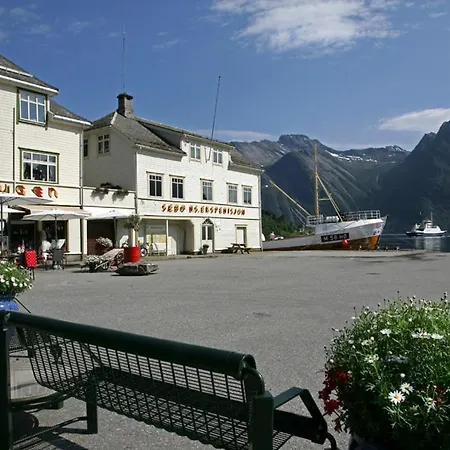 度假居 Eget Hus I Sjokanten Ved Fjorden *