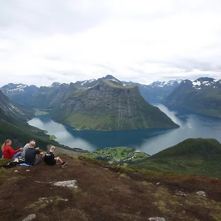 Eget Hus I Sjokanten Ved Fjorden * Langevag