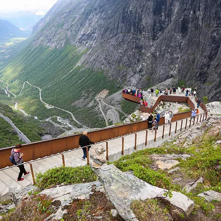 Eget Hus I Sjokanten Ved Fjorden Langevag