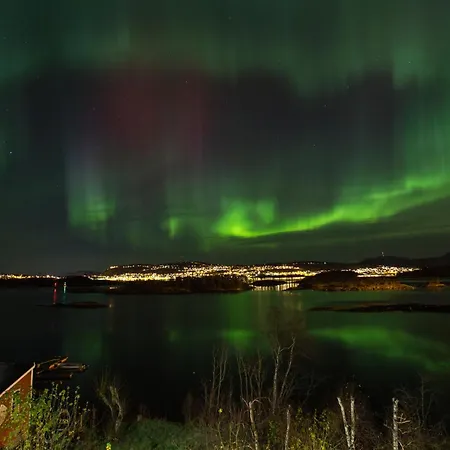 Eget Hus I Sjokanten Ved Fjorden