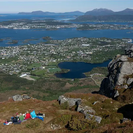 Eget Hus I Sjokanten Ved Fjorden 度假居
