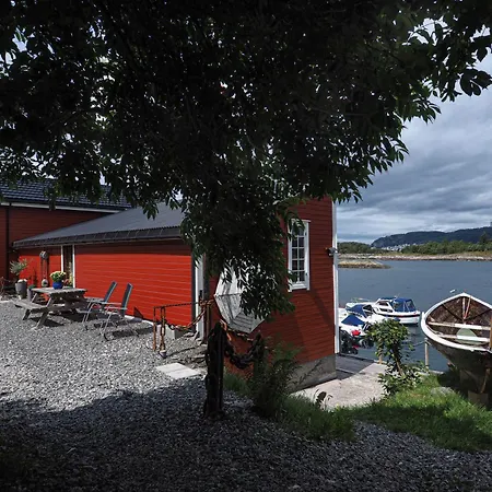 Eget Hus I Sjokanten Ved Fjorden