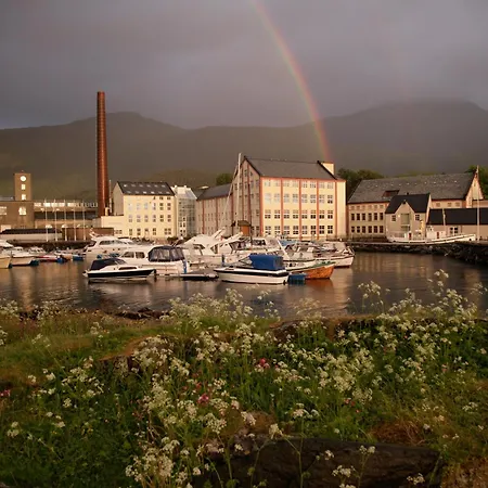 Eget Hus I Sjokanten Ved Fjorden Semesterbostad