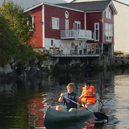 Eget Hus I Sjokanten Ved Fjorden