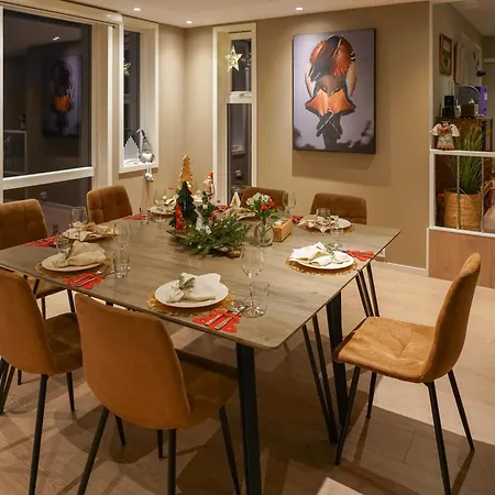 Eget Hus I Sjokanten Ved Fjorden Langevag