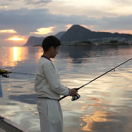 Semesterbostad Eget Hus I Sjokanten Ved Fjorden Langevag