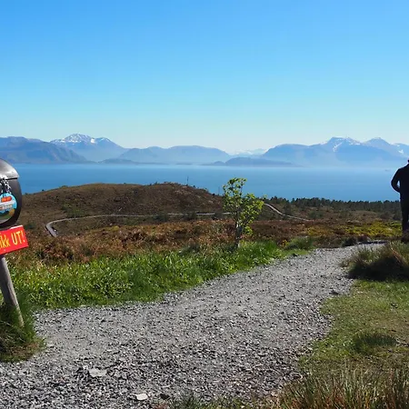 Eget Hus I Sjokanten Ved Fjorden * Langevag
