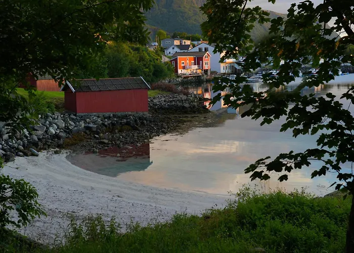 Eget Hus I Sjokanten Ved Fjorden Langevag