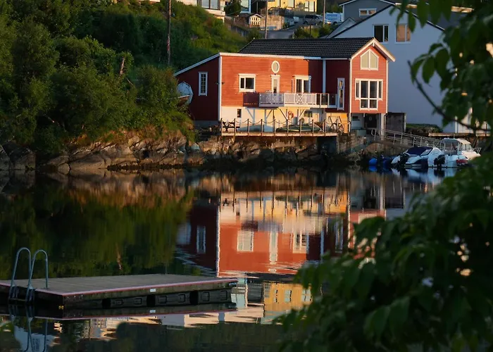 Eget Hus I Sjokanten Ved Fjorden