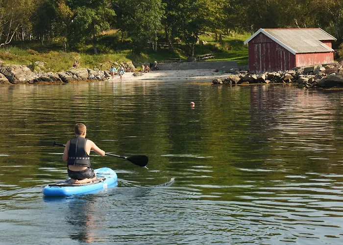 Eget Hus I Sjokanten Ved Fjorden Langevag