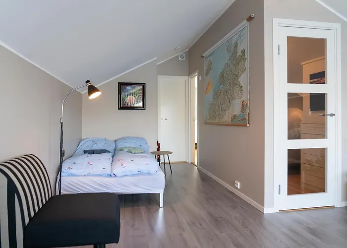 Eget Hus I Sjokanten Ved Fjorden * Langevag