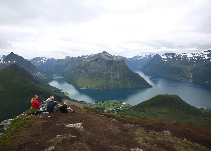 Eget Hus I Sjokanten Ved Fjorden * Langevag