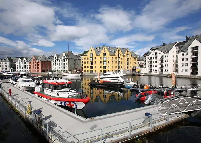 Eget Hus I Sjokanten Ved Fjorden Feriehus Langevag