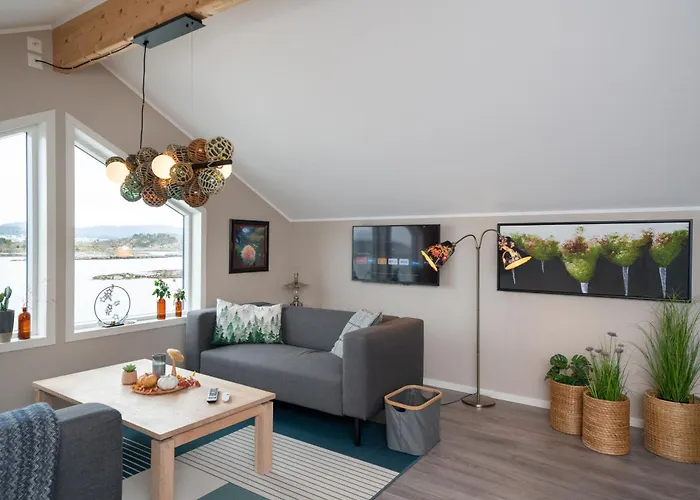 Eget Hus I Sjokanten Ved Fjorden *