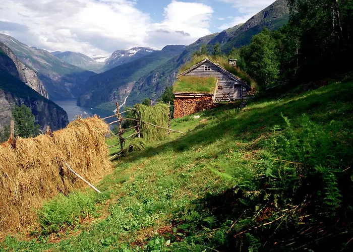 Eget Hus I Sjokanten Ved Fjorden * Langevag