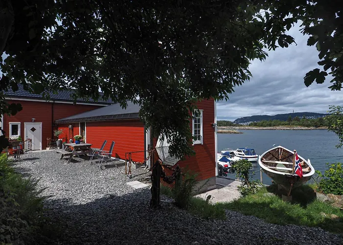 Eget Hus I Sjokanten Ved Fjorden