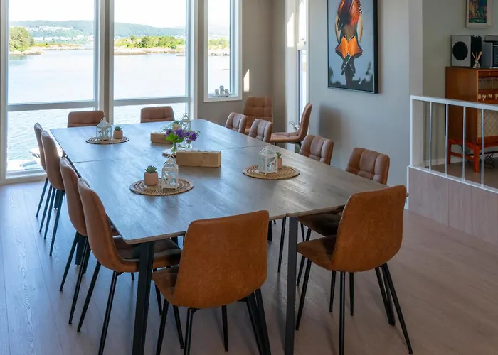 Feriehus Eget Hus I Sjokanten Ved Fjorden Langevag