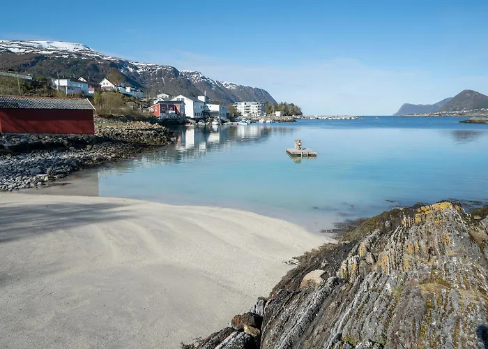 Eget Hus I Sjokanten Ved Fjorden Langevag
