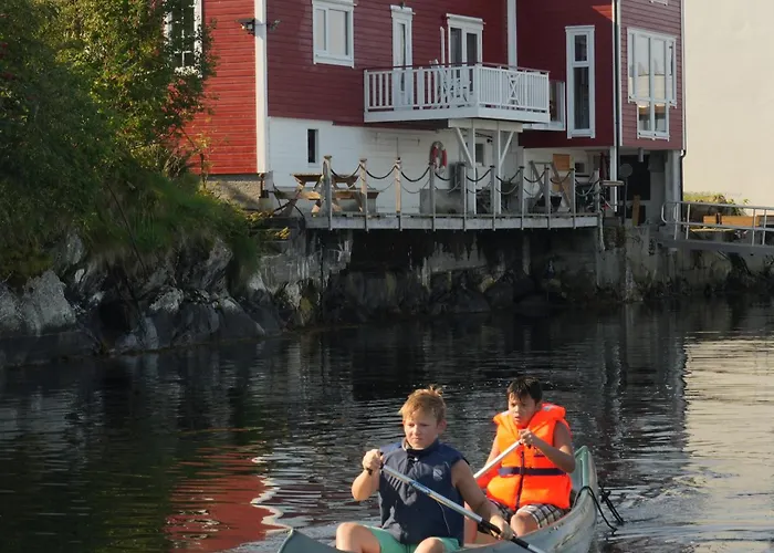 Eget Hus I Sjokanten Ved Fjorden