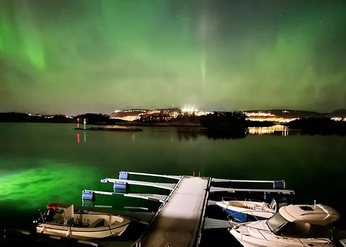 Eget Hus I Sjokanten Ved Fjorden *